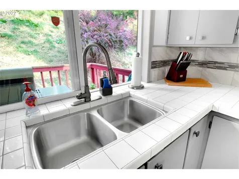 608 N 23rd Avenue Kelso WA 98626