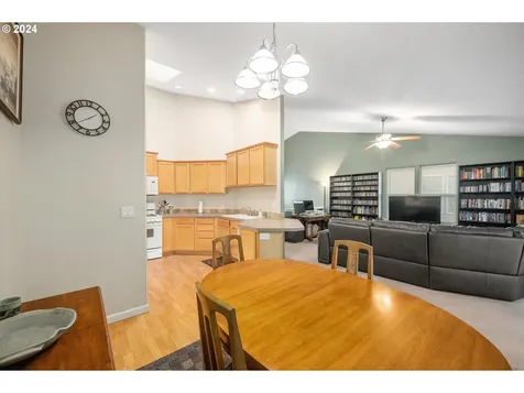 667 NW Cypress Street Mcminnville OR 97128