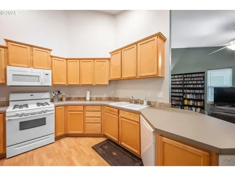 667 NW Cypress Street Mcminnville OR 97128