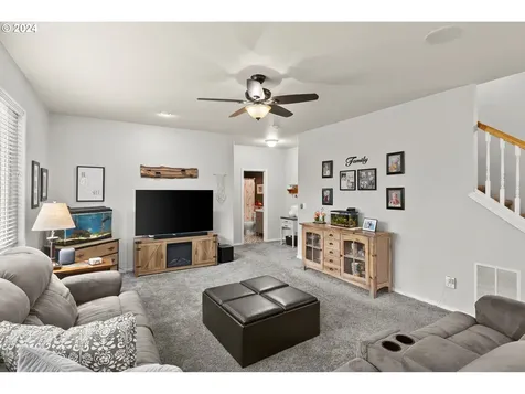 3708 E Grand Oak Drive Newberg OR 97132