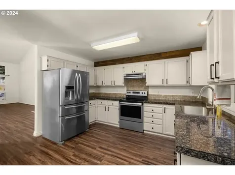 2061 Se 61st Drive Hillsboro OR 97123