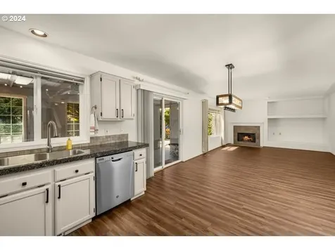 2061 Se 61st Drive Hillsboro OR 97123
