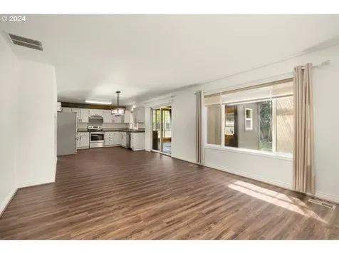 2061 Se 61st Drive Hillsboro OR 97123