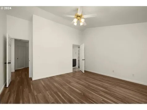 2061 Se 61st Drive Hillsboro OR 97123
