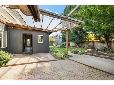 2061 Se 61st Drive Hillsboro OR 97123