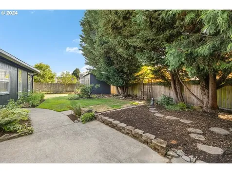 2061 Se 61st Drive Hillsboro OR 97123