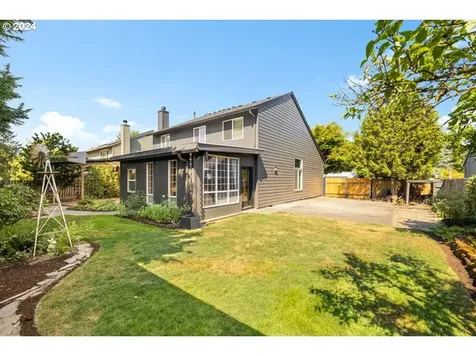 2061 Se 61st Drive Hillsboro OR 97123