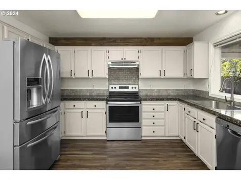 2061 Se 61st Drive Hillsboro OR 97123
