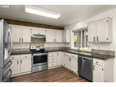 2061 Se 61st Drive Hillsboro OR 97123
