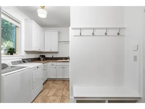 7819 SW Greenwood Drive Portland OR 97223