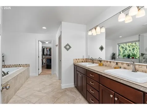 7819 SW Greenwood Drive Portland OR 97223