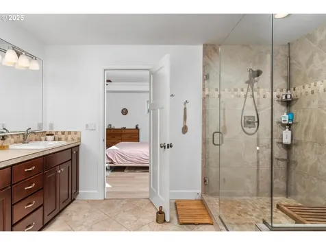 7819 SW Greenwood Drive Portland OR 97223