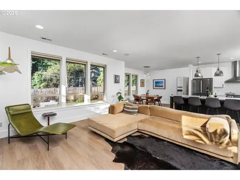 7819 SW Greenwood Drive Portland OR 97223