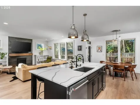7819 SW Greenwood Drive Portland OR 97223