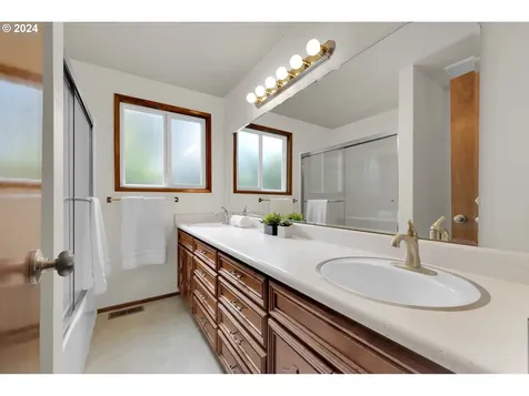31710 Green Island Road Eugene OR 97408
