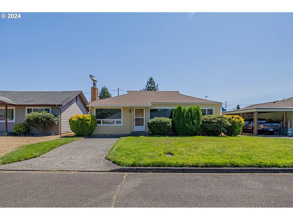 1022 N Myrtle Street Coquille OR 97423