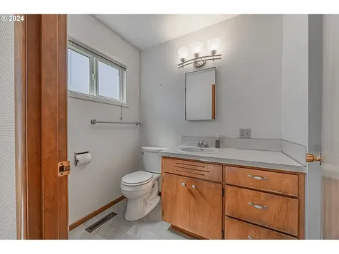 1022 N Myrtle Street Coquille OR 97423
