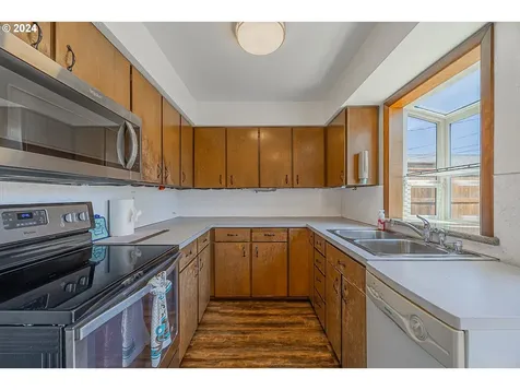 1022 N Myrtle Street Coquille OR 97423