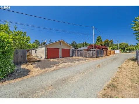 1022 N Myrtle Street Coquille OR 97423