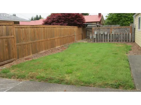 1022 N Myrtle Street Coquille OR 97423