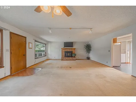 1022 N Myrtle Street Coquille OR 97423