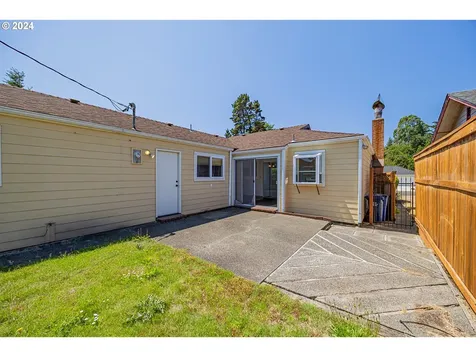 1022 N Myrtle Street Coquille OR 97423