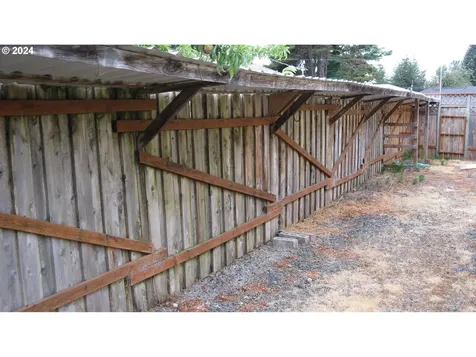 1022 N Myrtle Street Coquille OR 97423