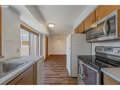 1022 N Myrtle Street Coquille OR 97423