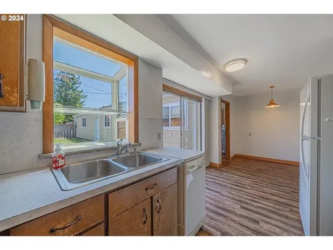 1022 N Myrtle Street Coquille OR 97423