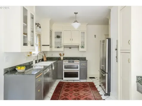 4246 Ne Flanders Street Portland OR 97213