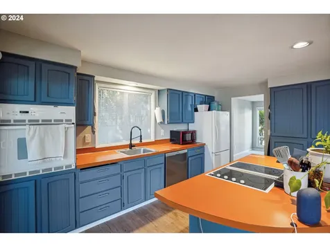 208 NE 140th Avenue Portland OR 97230
