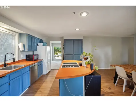 208 NE 140th Avenue Portland OR 97230