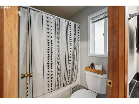 208 NE 140th Avenue Portland OR 97230