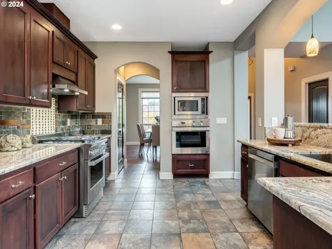 384 SW Mount Mazama Street Mcminnville OR 97128