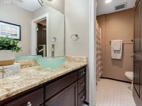 384 SW Mount Mazama Street Mcminnville OR 97128