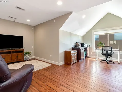 384 SW Mount Mazama Street Mcminnville OR 97128