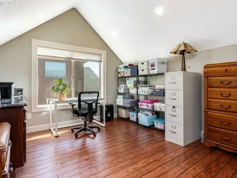 384 SW Mount Mazama Street Mcminnville OR 97128