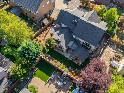 384 SW Mount Mazama Street Mcminnville OR 97128