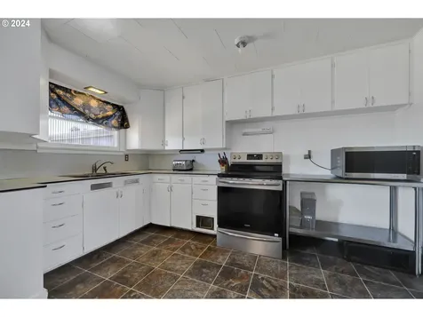 1925 15th Street Springfield OR 97477