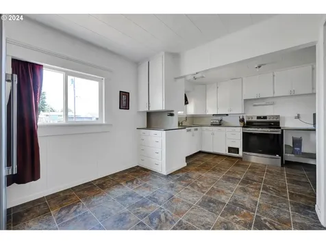 1925 15th Street Springfield OR 97477