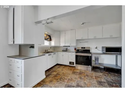 1925 15th Street Springfield OR 97477