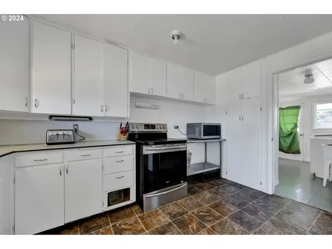 1925 15th Street Springfield OR 97477