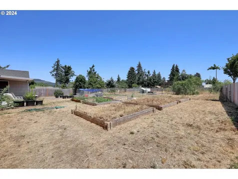 1925 15th Street Springfield OR 97477