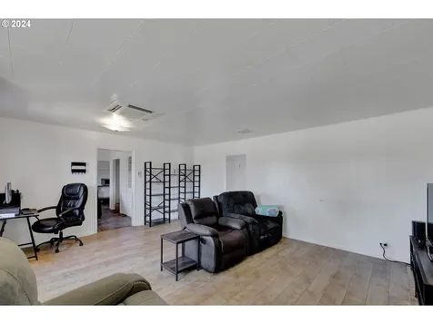 1925 15th Street Springfield OR 97477