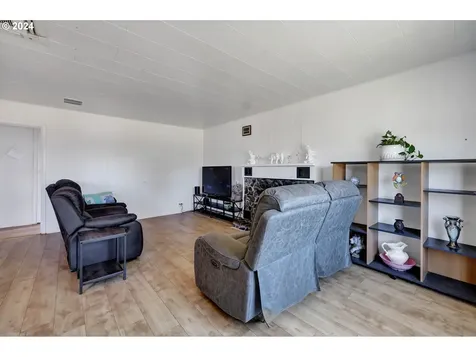 1925 15th Street Springfield OR 97477
