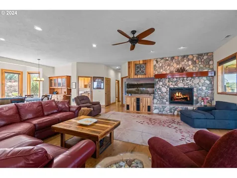 8101 SW Desert Sage Lane Powell Butte OR 97753