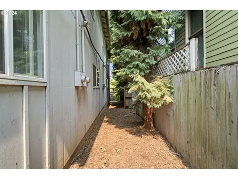 2609 SE Stark Street Portland OR 97214