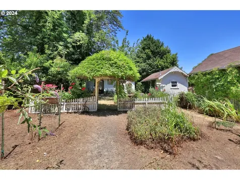 110 Elkay Drive Eugene OR 97404