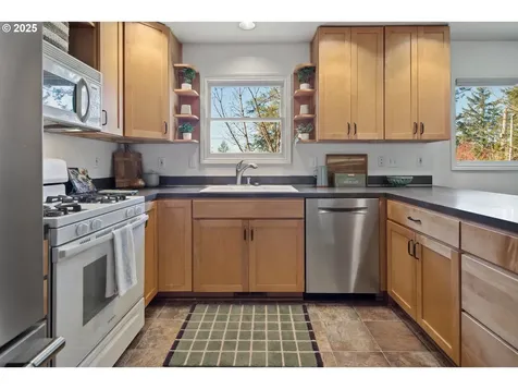 9255 NW Stark Court Portland OR 97229