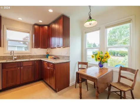 3535 SE Insley Street Portland OR 97202